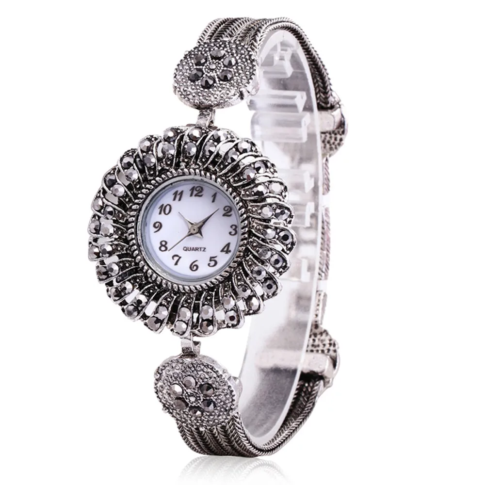 Women Round Full Diamond Bracelet Watch Analog Quartz Movement Wrist Watch female clock 2018 fashion brand roman dial retro A50
Women Round Full Diamond Bracelet Watch Analog Quartz Movement Wrist Watch female clock 2018 fashion brand roman dial retro A50