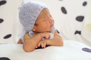 Newborn mohair romper, Bonnet and romper set in lace mohair, Newborn photography props ,Newborn knit mohair prop, two colors
Newborn mohair romper, Bonnet and romper set in lace mohair, Newborn photography props ,Newborn knit mohair prop, two colors
