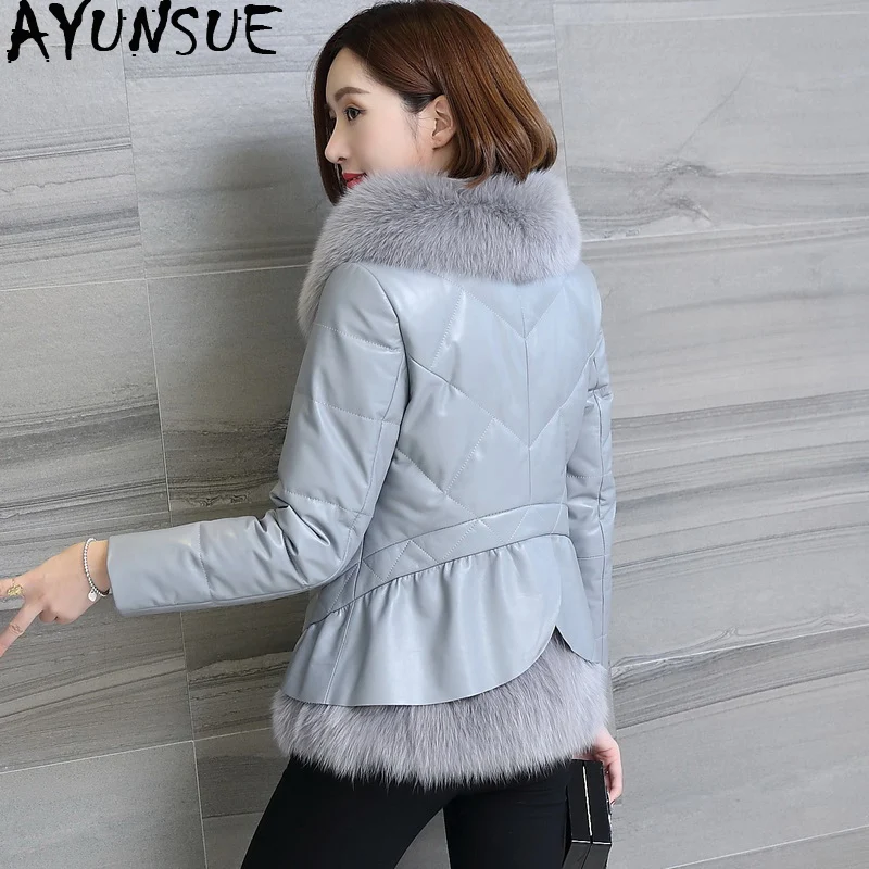 AYUNSUE Genuine Leather Jacket Women Winter Sheepskin Coat Women's Down Jackets Fox Fur Collar Short Female Jacket Macaw KJ703
AYUNSUE Genuine Leather Jacket Women Winter Sheepskin Coat Women's Down Jackets Fox Fur Collar Short Female Jacket Macaw KJ703