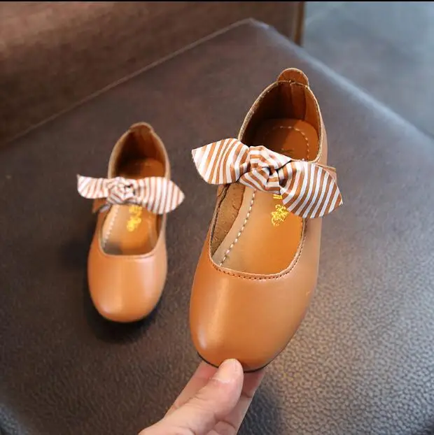 Girls shoes spring and autumn 2018 new bow Korean version of the princess shoes soft bottom non-slip children's shoes single
Girls shoes spring and autumn 2018 new bow Korean version of the princess shoes soft bottom non-slip children's shoes single