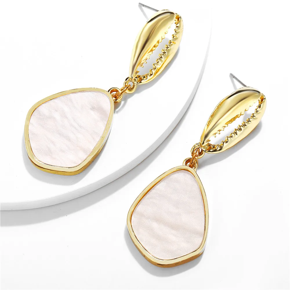 IF ME Korean Geometric Gold Shell Drop Earrings For Women Vintage Metal Acrylic Pendant Dangle Earring Jewelry 2019 NEW Fashion
IF ME Korean Geometric Gold Shell Drop Earrings For Women Vintage Metal Acrylic Pendant Dangle Earring Jewelry 2019 NEW Fashion