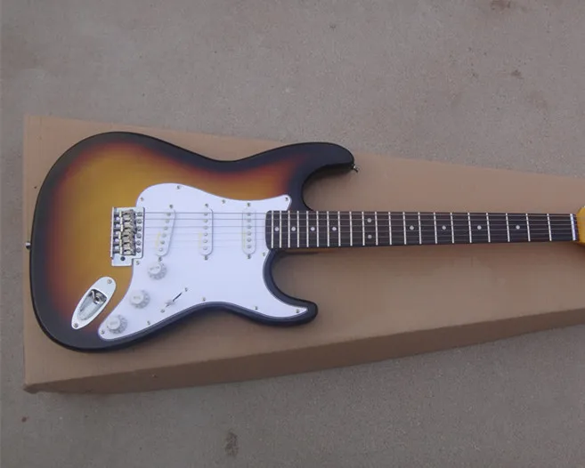 Free delivery of new high quality, electric guitar in old sunset sunlight burst, white guard plate, SSS pickup.
Free delivery of new high quality, electric guitar in old sunset sunlight burst, white guard plate, SSS pickup.