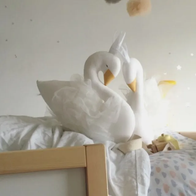 Nordic Style White Swan Crown Children Pillow Baby Sleep Appease Doll Home Decor Baby Room Decoration Pillow Photography Props
Nordic Style White Swan Crown Children Pillow Baby Sleep Appease Doll Home Decor Baby Room Decoration Pillow Photography Props