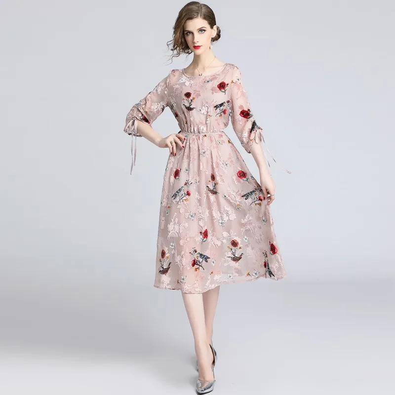 2019 New Runway Elegant Flower Embroidery Summer Dresses Women Drawstring Bow Elastic Waist Floral Chiffon Dresses Vestidos robe
2019 New Runway Elegant Flower Embroidery Summer Dresses Women Drawstring Bow Elastic Waist Floral Chiffon Dresses Vestidos robe