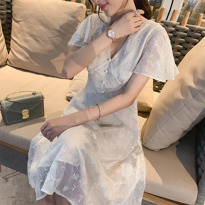 Mishow 2019 Women Summer Three-dimensional embroidery chiffon elegant dress floral V-neck short sleeve dresses MX19B1386
Mishow 2019 Women Summer Three-dimensional embroidery chiffon elegant dress floral V-neck short sleeve dresses MX19B1386
