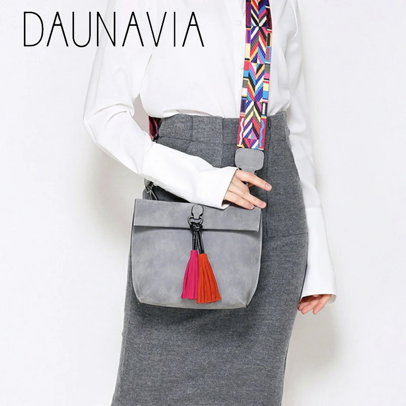 DAUNAVIA ladies designer tassel crossbody bag with color shoulder strap shoulder bag ladies Messenger bag female handbag
DAUNAVIA ladies designer tassel crossbody bag with color shoulder strap shoulder bag ladies Messenger bag female handbag