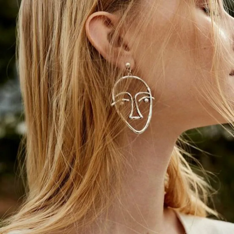 2017 fashion new gold and silver hollow face pendant earrings ladies jewelry gifts
2017 fashion new gold and silver hollow face pendant earrings ladies jewelry gifts