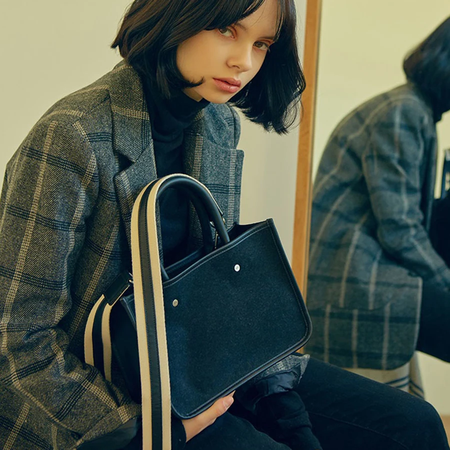 Fashion Panelled Women's Handbags Designer Wide Striped Strap Shoulder Crossbody Bags Luxury Canvas Small Flap Ladies Purses Sac
Fashion Panelled Women's Handbags Designer Wide Striped Strap Shoulder Crossbody Bags Luxury Canvas Small Flap Ladies Purses Sac