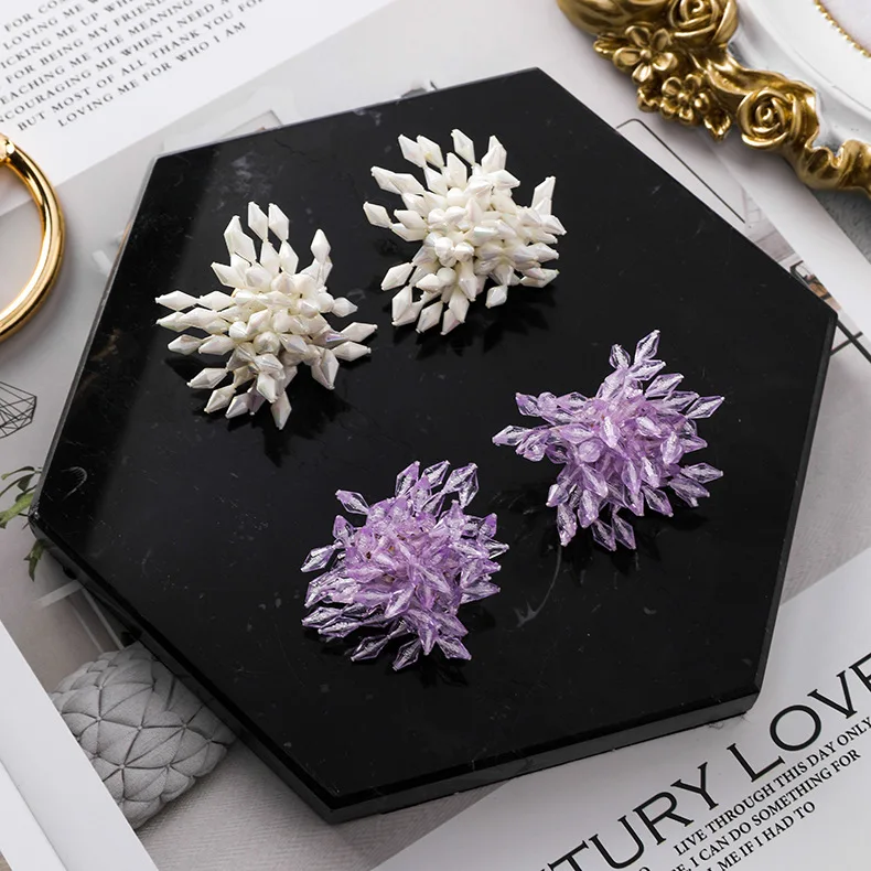 Korea Handmade White Purple Crystal Flower Ball Big Stud Earrings For Women Fashion Jewelry Exaggerated boucle d'oreille femme
Korea Handmade White Purple Crystal Flower Ball Big Stud Earrings For Women Fashion Jewelry Exaggerated boucle d'oreille femme