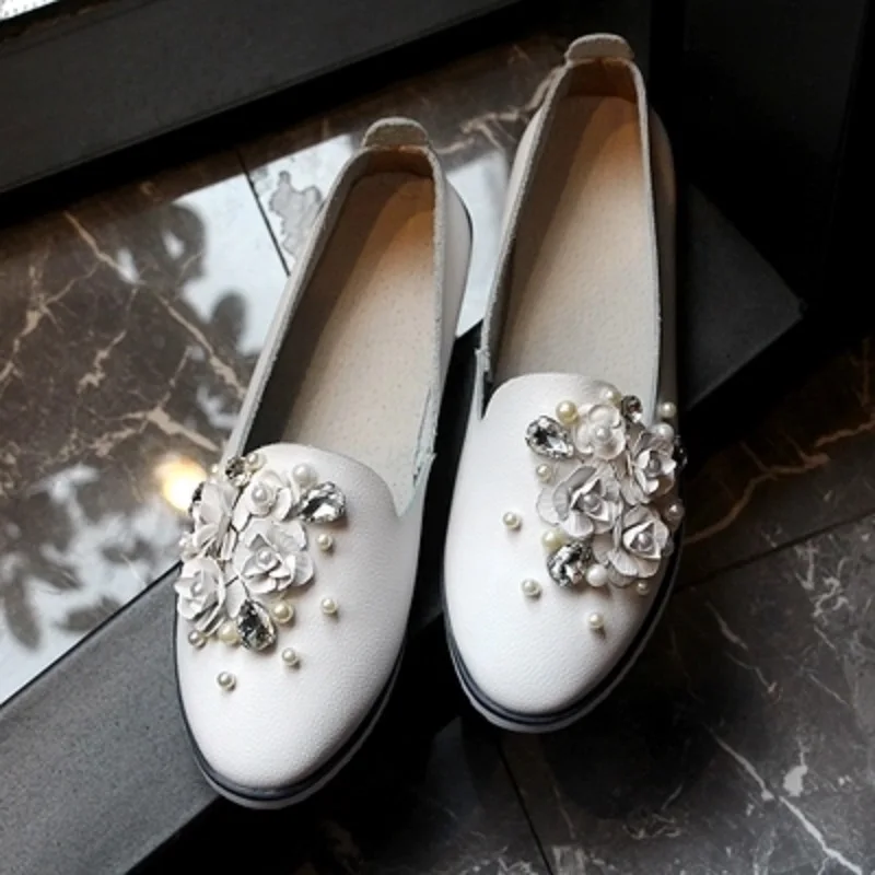 2018 autumn new leather pointed white shoes pearl flowers sweet flat shoes handmade rhinestone fashion Lok Fu shoes women's shoe
2018 autumn new leather pointed white shoes pearl flowers sweet flat shoes handmade rhinestone fashion Lok Fu shoes women's shoe