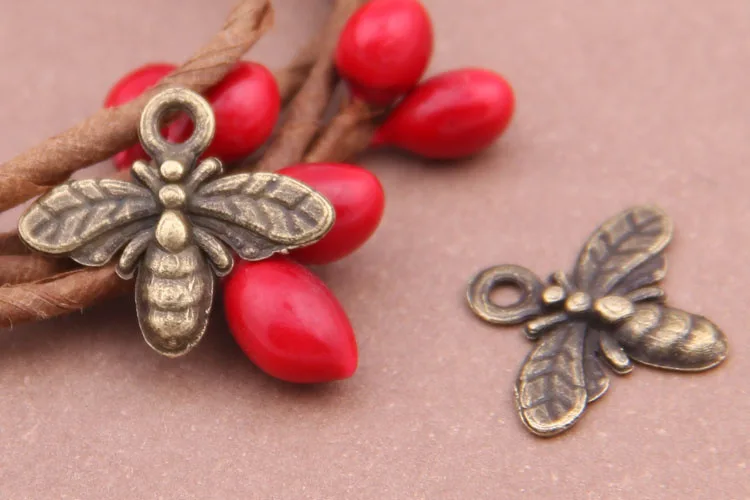 Hot 100pcs Vintage Little Bee Charm Jewelry Making For Bracelet/ Necklace/bags/apparel Fashion DIY Jewelry Accessories
Hot 100pcs Vintage Little Bee Charm Jewelry Making For Bracelet/ Necklace/bags/apparel Fashion DIY Jewelry Accessories