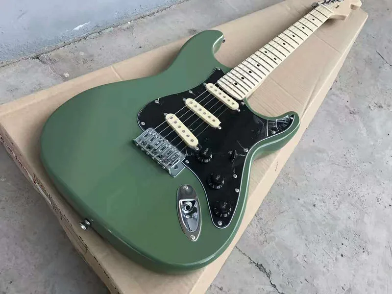 2017 green electric guitar, SSS pickup, black guard board, maple finger board, good quality, free delivery, customizable.
2017 green electric guitar, SSS pickup, black guard board, maple finger board, good quality, free delivery, customizable.