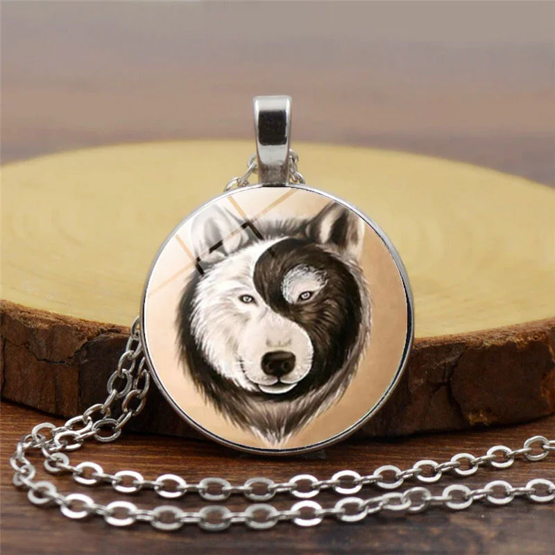 Handmade glass cabochon wolf pendant necklace gossip yin and yang necklace jewelry China Taoist imprint gift
Handmade glass cabochon wolf pendant necklace gossip yin and yang necklace jewelry China Taoist imprint gift
