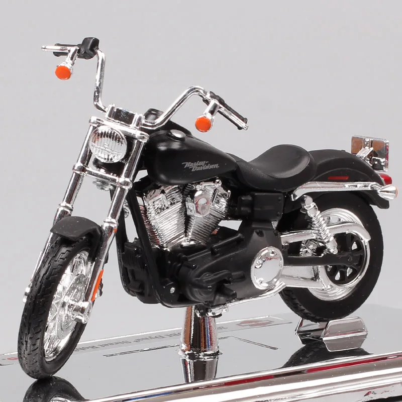1/18 Maisto 2006 FXDBI DYNA Street Bob Super Glide Diecast scale model motorcycle vehicle car moto bike miniature toy boy
1/18 Maisto 2006 FXDBI DYNA Street Bob Super Glide Diecast scale model motorcycle vehicle car moto bike miniature toy boy