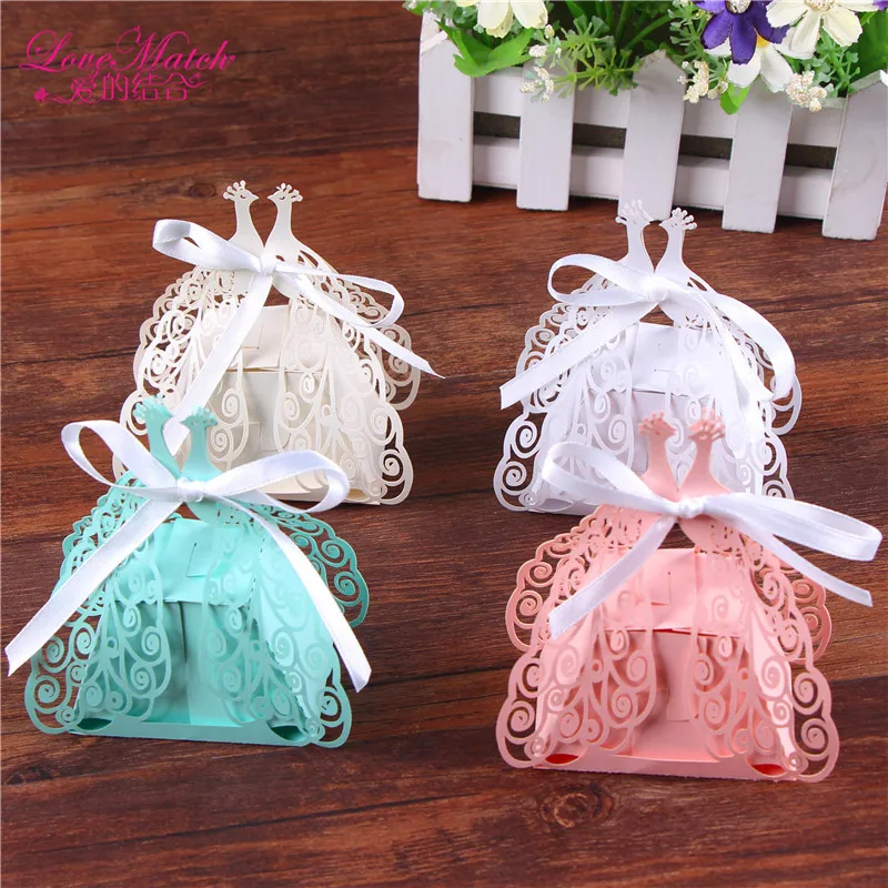 50pcs Romatic Peacock Design Wedding Favor Boxes Candy Box Casamento Wedding Favors And Gifts Event Party Supplies Wedding Decor
50pcs Romatic Peacock Design Wedding Favor Boxes Candy Box Casamento Wedding Favors And Gifts Event Party Supplies Wedding Decor
