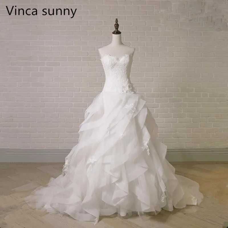 New Romantic Sweetheart Elegant Ruffles Wedding Dress 2019 sleeveless Lace Appliques Celebrity Ball Gown vestido De Noiva
New Romantic Sweetheart Elegant Ruffles Wedding Dress 2019 sleeveless Lace Appliques Celebrity Ball Gown vestido De Noiva