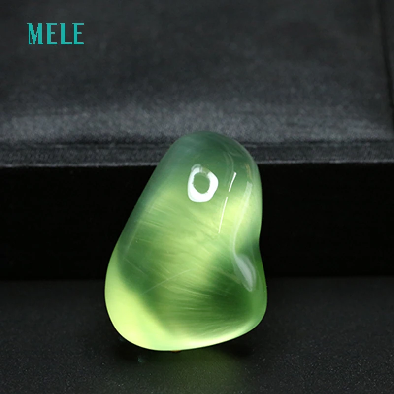 Top quality Australia natural prehnite for jewelry making,irregular shape 25X36X15mm 102ct loose gemstone
Top quality Australia natural prehnite for jewelry making,irregular shape 25X36X15mm 102ct loose gemstone