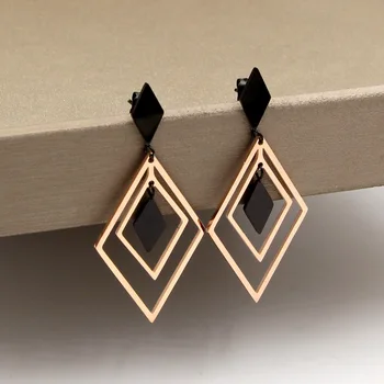 Fashion jewelry accessories, black and rose gold hollowed-out rhomboid earrings, titanium steel earrings for women
Fashion jewelry accessories, black and rose gold hollowed-out rhomboid earrings, titanium steel earrings for women