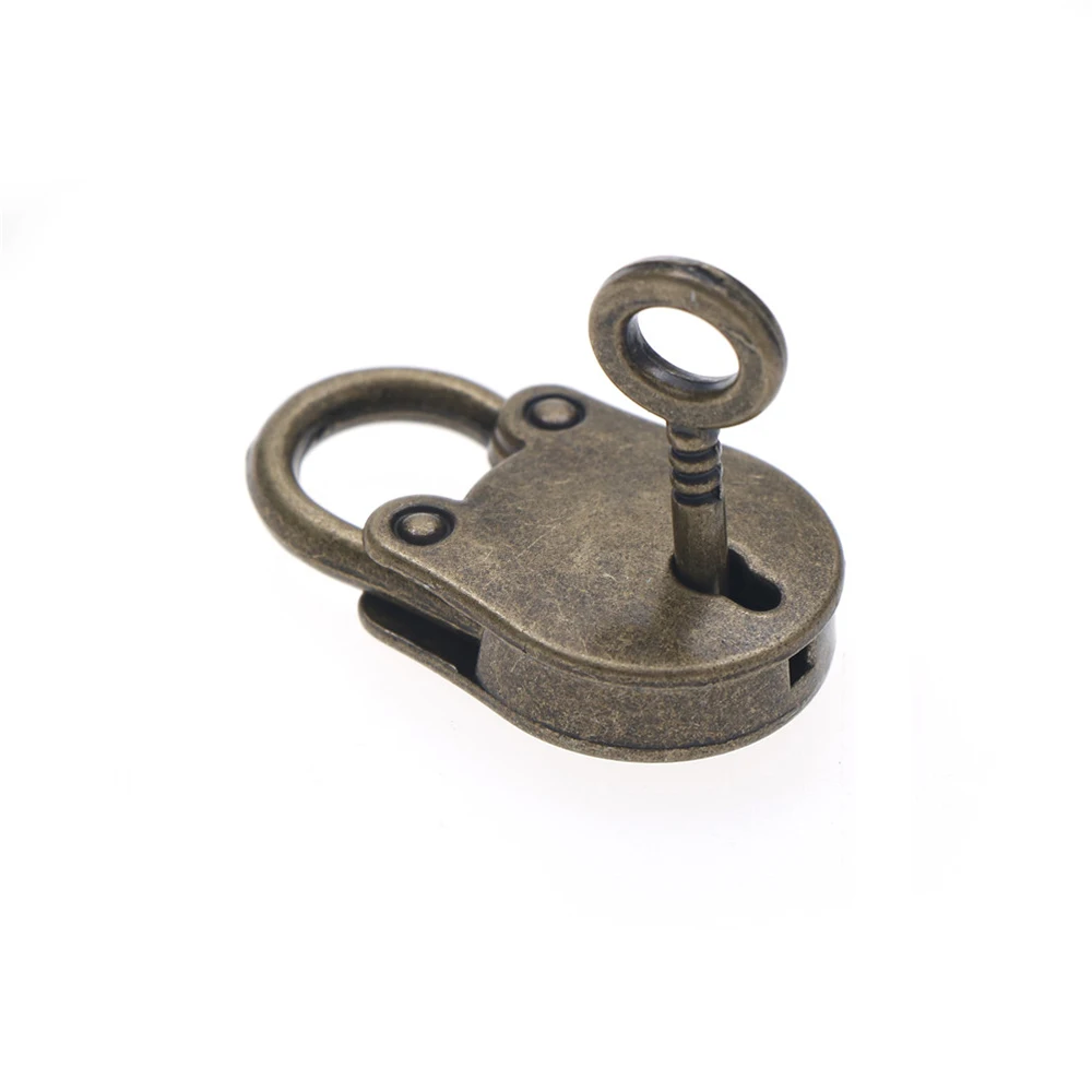 Metal Old Vintage Style Mini Padlock Small Luggage Box Key Lock Copper Color Home Usage Hardware Decoration
Metal Old Vintage Style Mini Padlock Small Luggage Box Key Lock Copper Color Home Usage Hardware Decoration