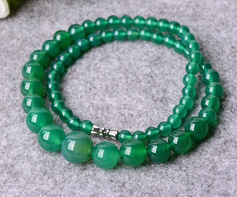 Зеленый халцедон ожерелье круглые бусы модные женские Jades камень ювелирные изделия.
Зеленый халцедон ожерелье круглые бусы модные женские Jades камень ювелирные изделия.