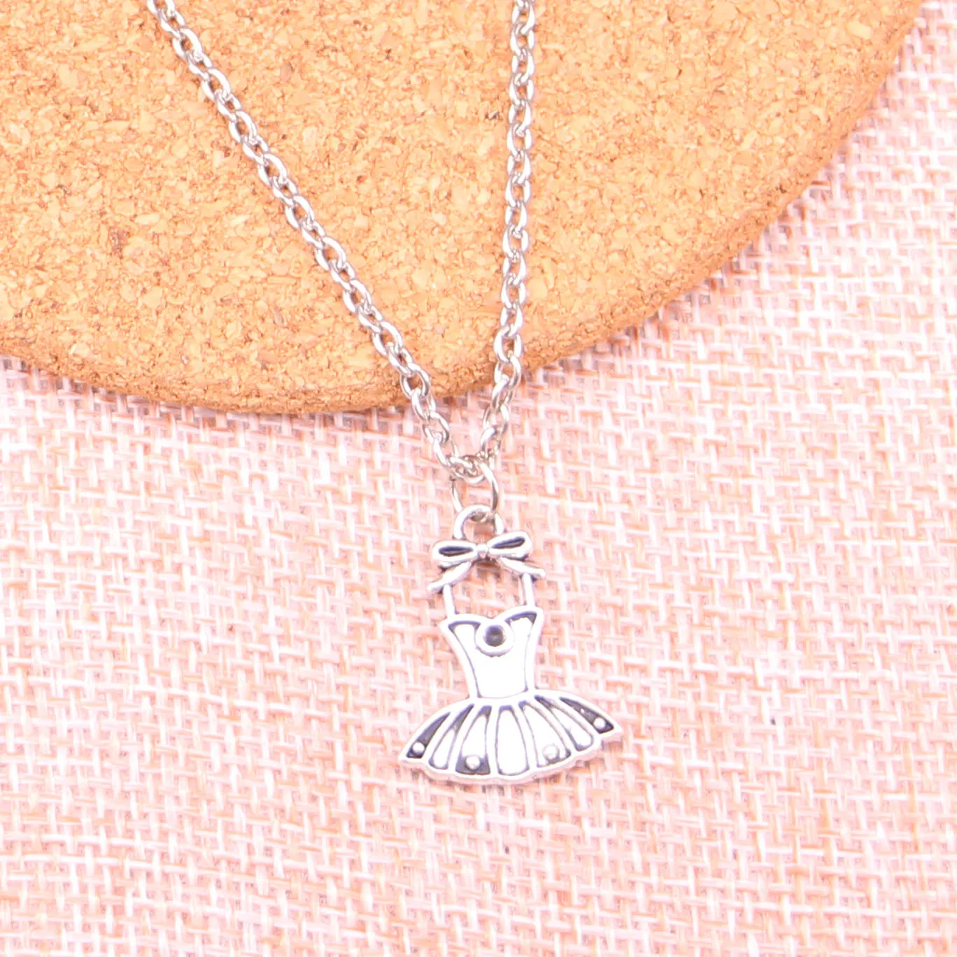 New Fashion Link Chain Necklace Antique Silver Pendants 20*16mm ballet tutu dress ballerina skirt Necklace For Gift Jewelry
New Fashion Link Chain Necklace Antique Silver Pendants 20*16mm ballet tutu dress ballerina skirt Necklace For Gift Jewelry