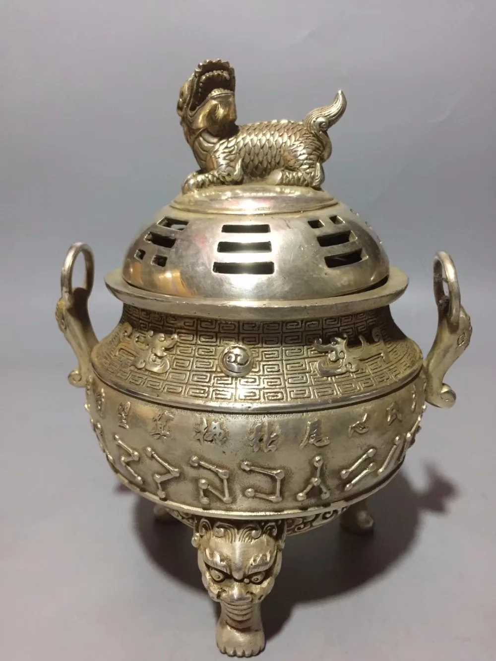 SNS Asian antiques, hand carved white bronze, ancient censer, home furnishing collection, art appreciation Exhibition
SNS Asian antiques, hand carved white bronze, ancient censer, home furnishing collection, art appreciation Exhibition