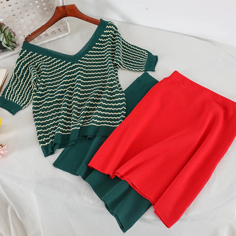 2019 new fashion women's two piece set Short-sleeved V-neck openwork top + high waist slim half skirt knit suit female 3394
2019 new fashion women's two piece set Short-sleeved V-neck openwork top + high waist slim half skirt knit suit female 3394