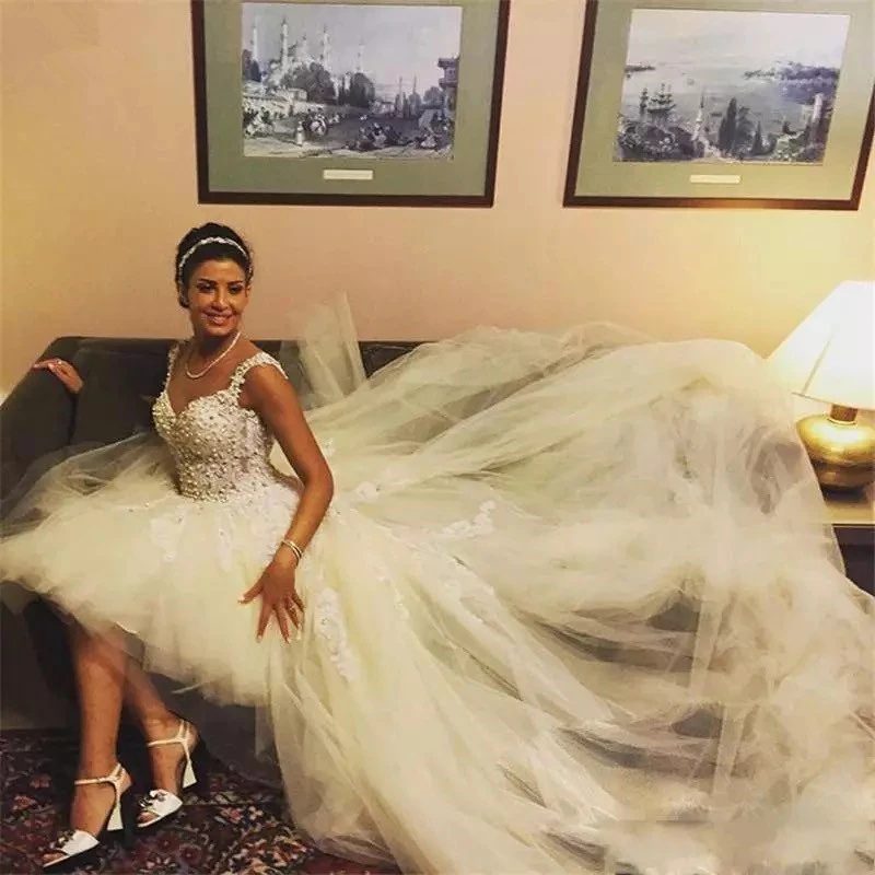 Short A Line Beaded Tulle Wedding Gowns Appliqued Muslim Arabic Dress Sexy Backless Bride Dress With Detachable Train
Short A Line Beaded Tulle Wedding Gowns Appliqued Muslim Arabic Dress Sexy Backless Bride Dress With Detachable Train