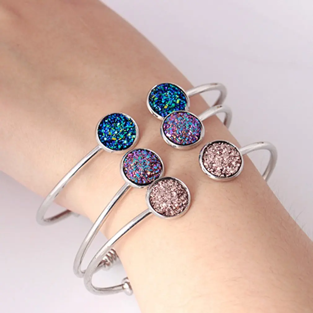 1pcs fashion silver & white Simple sweet sequined metal open bracelet Fashion Jewelry women's bracelet gift 2018
1pcs fashion silver & white Simple sweet sequined metal open bracelet Fashion Jewelry women's bracelet gift 2018