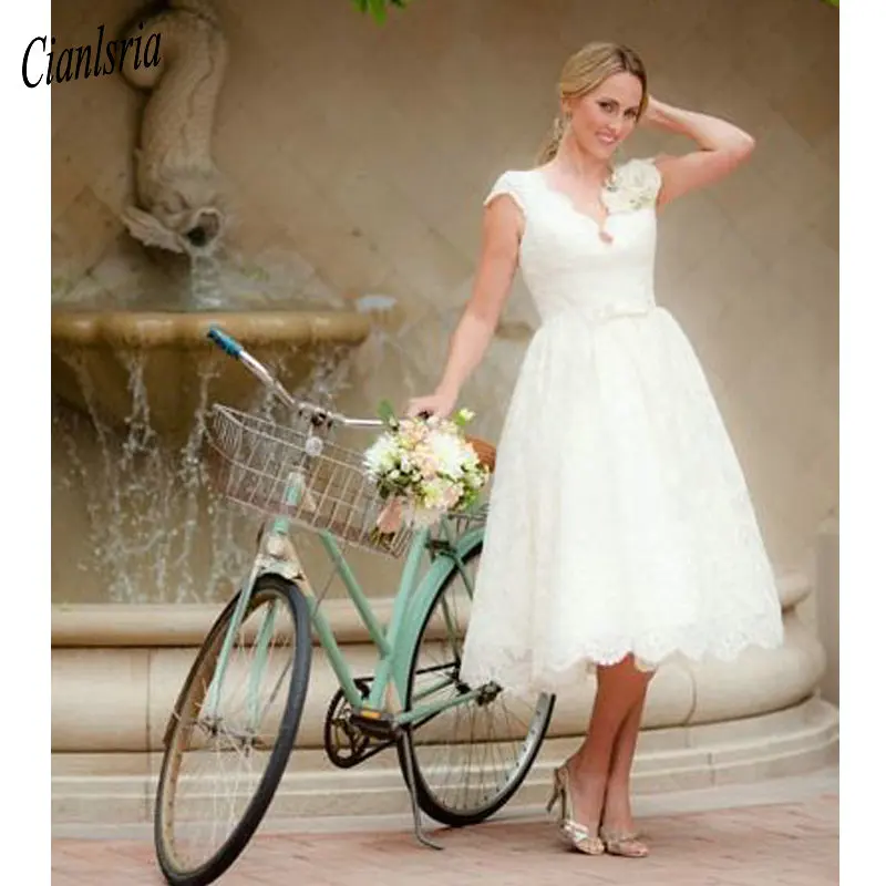 Vintage Wedding Dress 2019 Cap Sleeves V-neck Lace Short Wedding Dress 2019 Tea Length Wedding Gowns With Flowers
Vintage Wedding Dress 2019 Cap Sleeves V-neck Lace Short Wedding Dress 2019 Tea Length Wedding Gowns With Flowers
