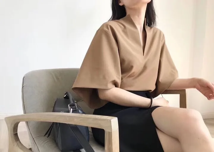 Cakucool New Tops For Women Summer Black Khaki White V-neck Blouses Elegant Brief Minimal Blusas Loose Korea Chic Shirt Femme
Cakucool New Tops For Women Summer Black Khaki White V-neck Blouses Elegant Brief Minimal Blusas Loose Korea Chic Shirt Femme