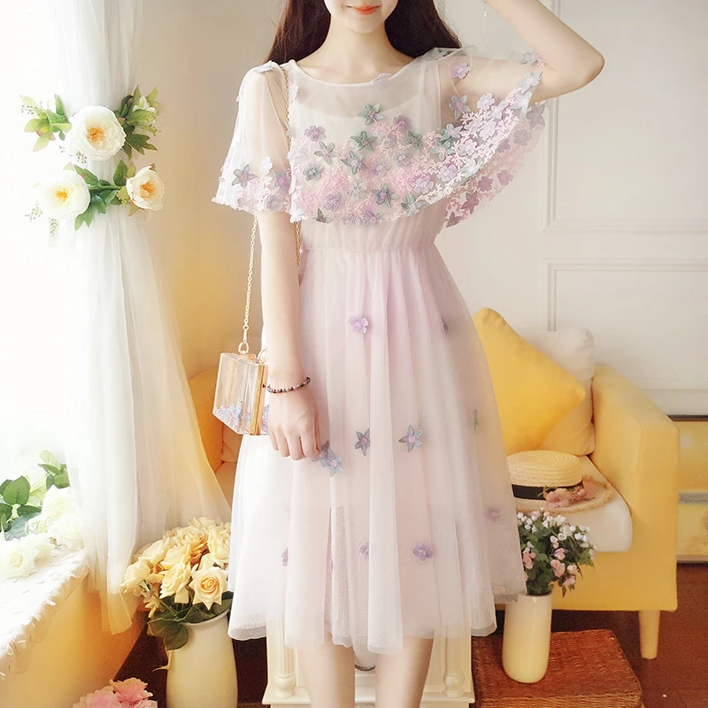 2019 Summer Cute Flower Embroidery Cloak Sleeve Mesh Lace Dress Sweet Princess Fairy O Neck Ruffles Slim Pleated Women Dress
2019 Summer Cute Flower Embroidery Cloak Sleeve Mesh Lace Dress Sweet Princess Fairy O Neck Ruffles Slim Pleated Women Dress