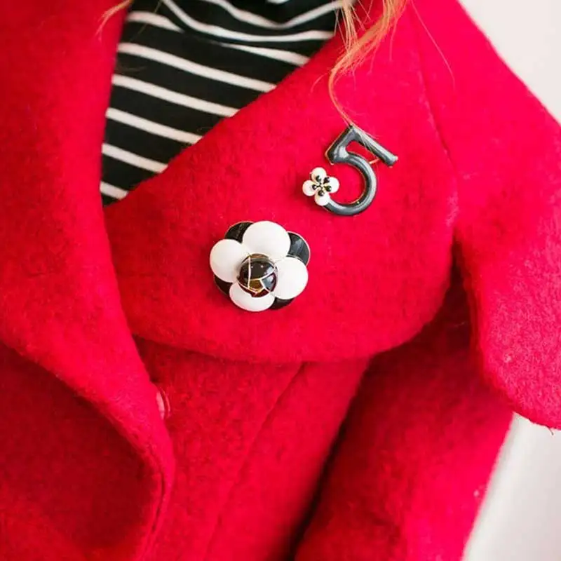 Small fragrant Camellia Brooch For Women Brand Jewelry 5 Number Flower Shape Broach Brooches Lapel Pin Collar Clips
Small fragrant Camellia Brooch For Women Brand Jewelry 5 Number Flower Shape Broach Brooches Lapel Pin Collar Clips