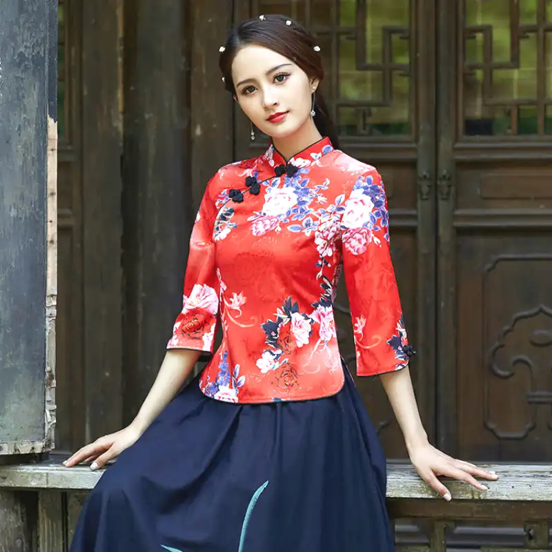Chinese woman fucked in traditional clothing
