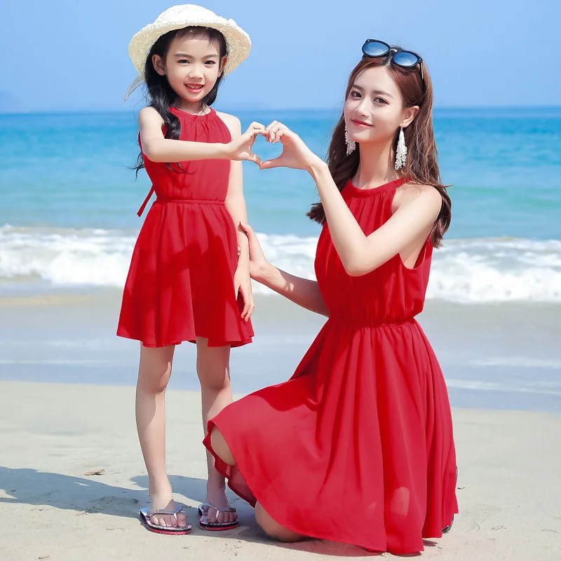 Mama Mother Daughter Dress 2019 Summer girls Beach clothing flower Print Bohemia Style for Mom Daughter Family Matching Outfits
Mama Mother Daughter Dress 2019 Summer girls Beach clothing flower Print Bohemia Style for Mom Daughter Family Matching Outfits