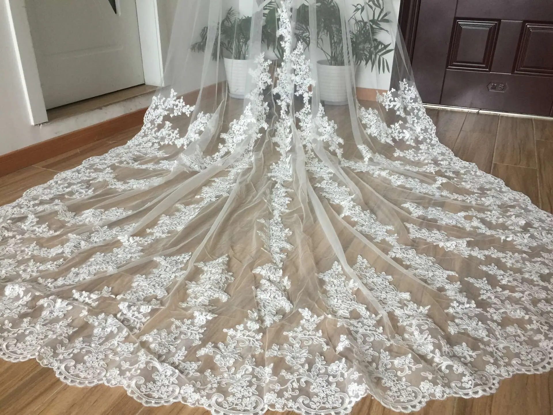 3M Cathedral Length Lace Bridal Veils White/Ivory 1Tier Luxury Wedding veil+comb
3M Cathedral Length Lace Bridal Veils White/Ivory 1Tier Luxury Wedding veil+comb