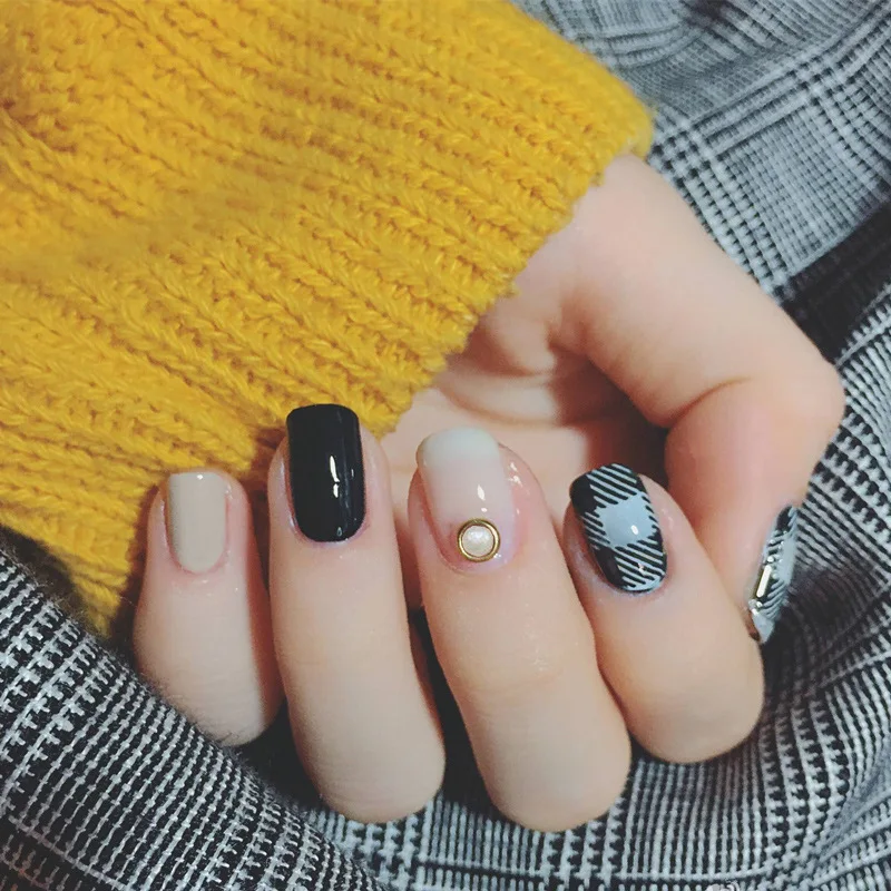 Hot Sale Full Cover False Nails with Rivets Designs 24 Pcs/set Artificial Taro Fake Nails Press on Nails Short Natural Tips
Hot Sale Full Cover False Nails with Rivets Designs 24 Pcs/set Artificial Taro Fake Nails Press on Nails Short Natural Tips