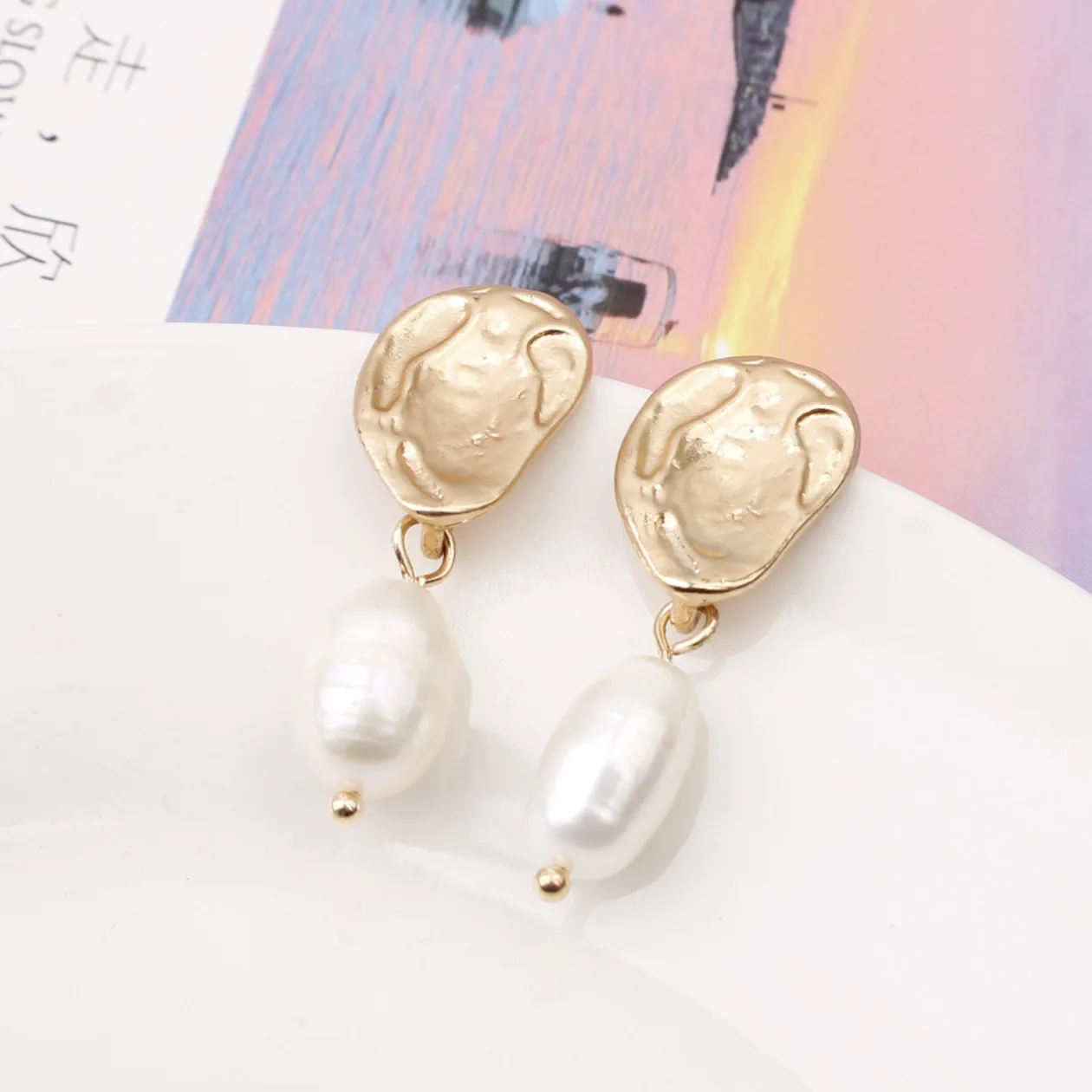 Fashion Freshwater Pearl Drop Earrings for Women Gold Color Irregular Metal Portrait Coin Earring for Women Shell Jewelry
Fashion Freshwater Pearl Drop Earrings for Women Gold Color Irregular Metal Portrait Coin Earring for Women Shell Jewelry