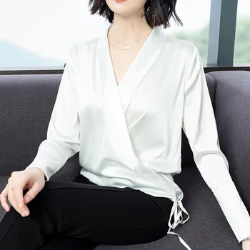 Europe New 2020 Women High Street Fashion Sexy V Neck Loose Button White T Shirt Tops Female Plus Size Elegant Shirts Tees
Europe New 2020 Women High Street Fashion Sexy V Neck Loose Button White T Shirt Tops Female Plus Size Elegant Shirts Tees