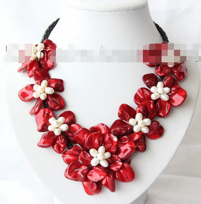 Jewelr 005078 classic white baroque freshwater pearl red shell flower leather necklace 
Jewelr 005078 classic white baroque freshwater pearl red shell flower leather necklace