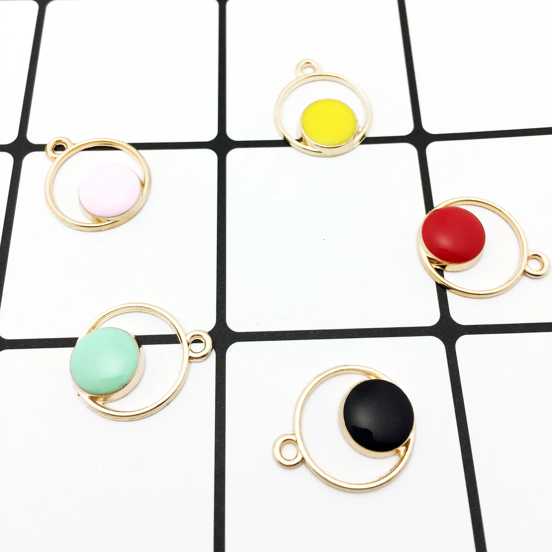 20PCS/Lot Gold Color Hollow Round Shape Oil Drop Alloy Charms Pendants For DIY Jewelry
20PCS/Lot Gold Color Hollow Round Shape Oil Drop Alloy Charms Pendants For DIY Jewelry