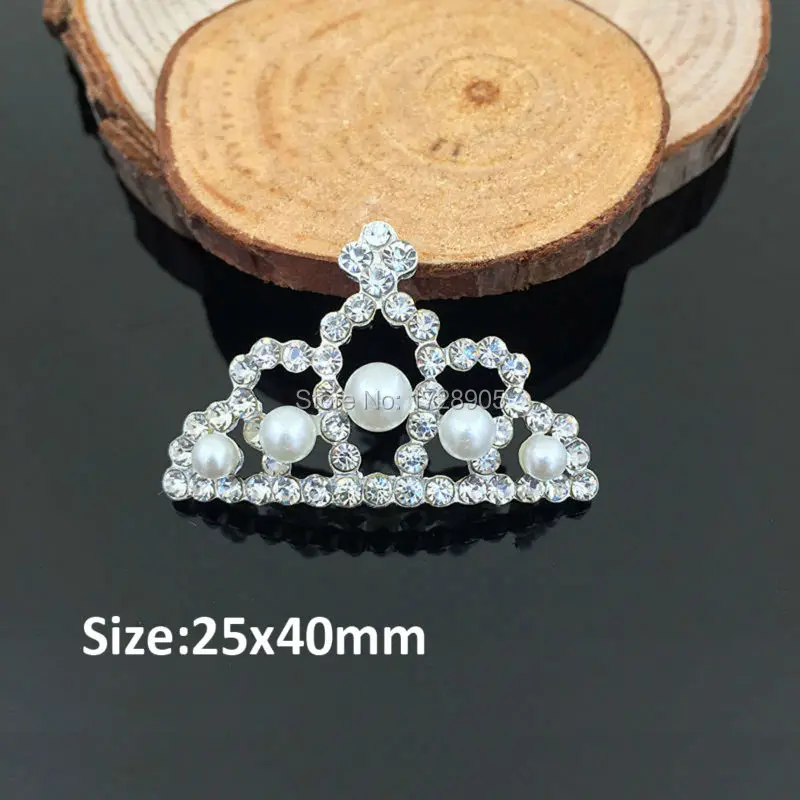 Короны Queen, новинка, 5 шт., 25x40 мм, Кристаллы Стразы, пуговицы с белым жемчугом, украшения с плоской задней стороной для волос, цветов
Короны Queen, новинка, 5 шт., 25x40 мм, Кристаллы Стразы, пуговицы с белым жемчугом, украшения с плоской задней стороной для волос, цветов