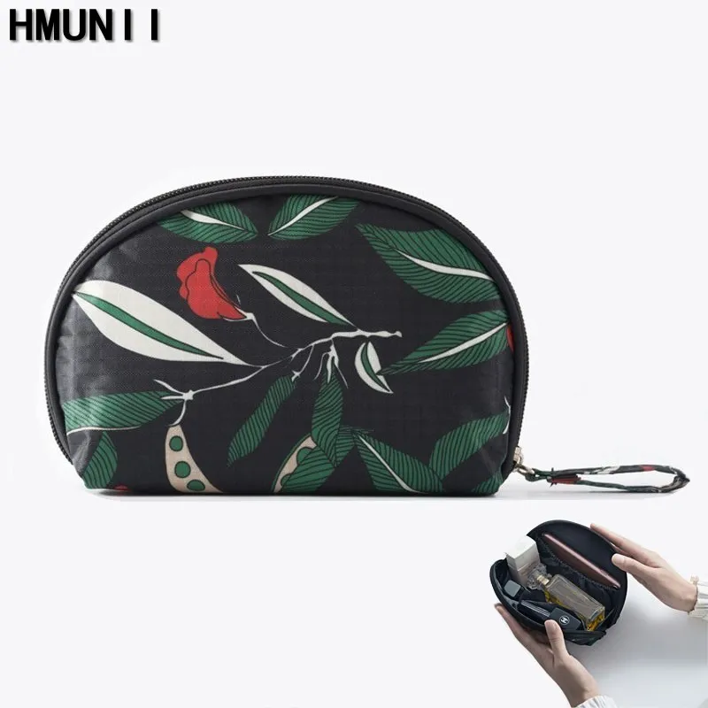 HMUNII Creative Shell Semi-round Cosmetic Bag Women Travel Necessary Hand Cosmetics Beautician Makeup Bag Personal Toiletry Bag
HMUNII Creative Shell Semi-round Cosmetic Bag Women Travel Necessary Hand Cosmetics Beautician Makeup Bag Personal Toiletry Bag
