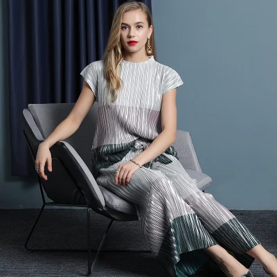 HOT SELLING Miyake fold t-piece set o-neck short sleeve t-shirt + Wide leg pants stroped set IN STOCK
HOT SELLING Miyake fold t-piece set o-neck short sleeve t-shirt + Wide leg pants stroped set IN STOCK