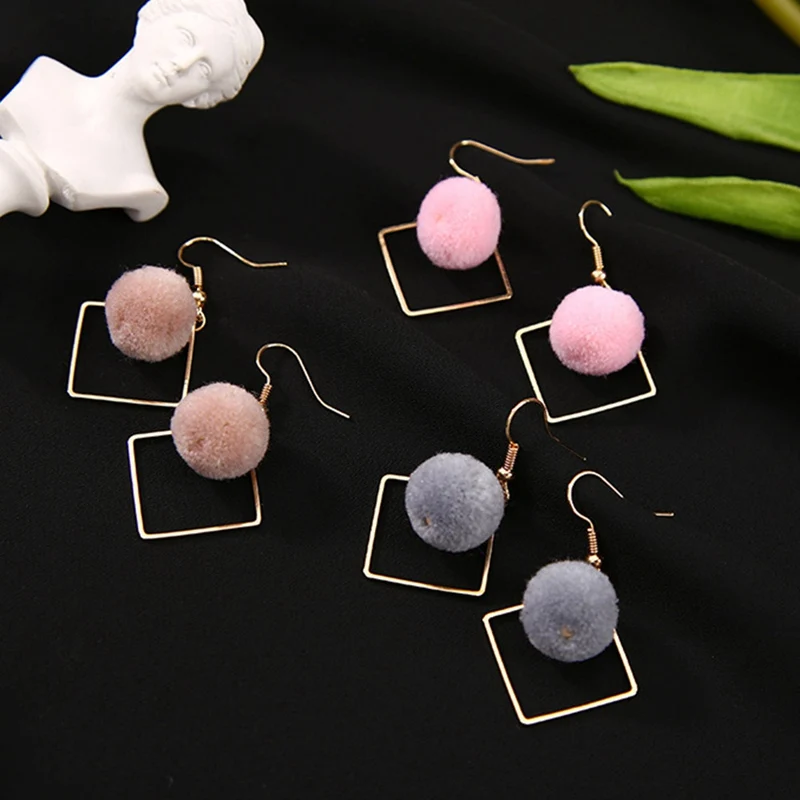 Pretty Plush Fur Pom Pom Ball Geometric Hairball Earrings Fashion Wild Sweet Tassel Pendant Fur Ball Female Earrings
Pretty Plush Fur Pom Pom Ball Geometric Hairball Earrings Fashion Wild Sweet Tassel Pendant Fur Ball Female Earrings