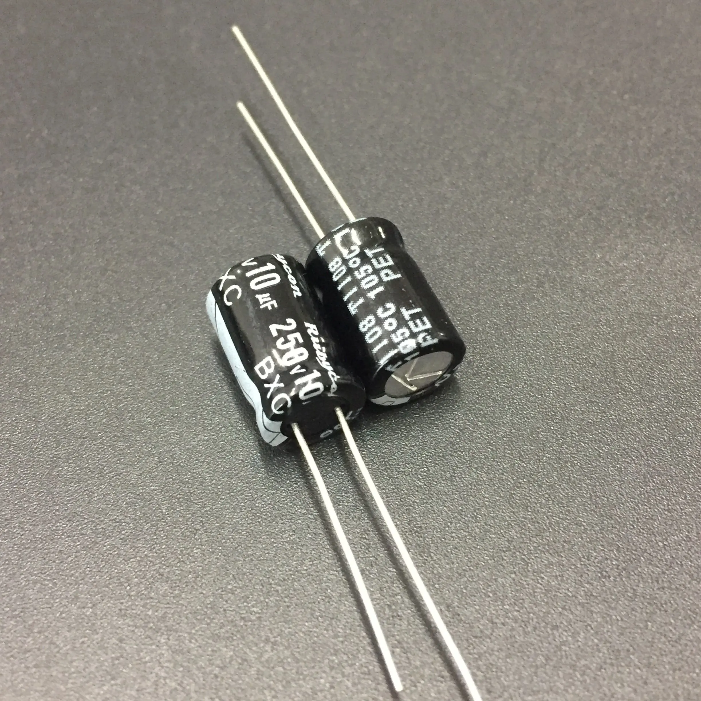 ELECYINGFO 10pcs 10uF 250V RUBYCON BXC 8x12mm High Ripple Current Long Life 250V10uF Aluminum Electrolytic Capacitors
ELECYINGFO 10pcs 10uF 250V RUBYCON BXC 8x12mm High Ripple Current Long Life 250V10uF Aluminum Electrolytic Capacitors