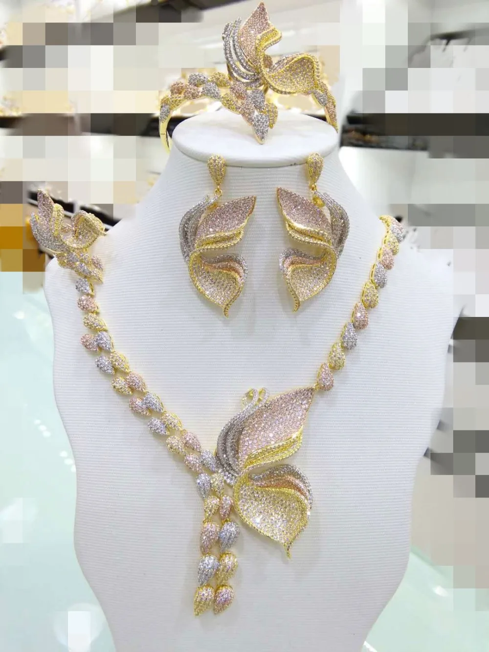 GODKI Flying Butterfly Insect Cluster Luxury 3 Tone Women Wedding Naija Bride Cubic Zirconia Necklace Dubai 4PCS Jewelry Set
GODKI Flying Butterfly Insect Cluster Luxury 3 Tone Women Wedding Naija Bride Cubic Zirconia Necklace Dubai 4PCS Jewelry Set