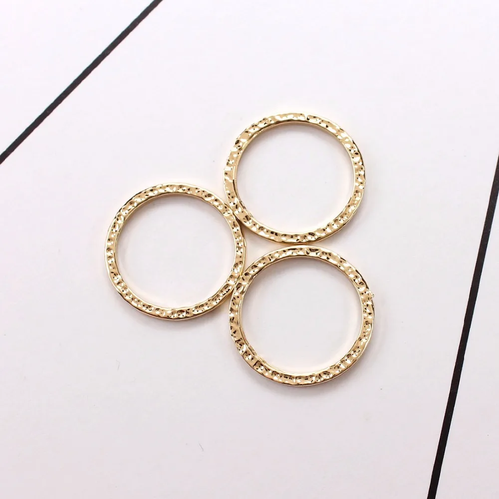 10pcs / lot 19*19mm fashion alloy gold circle pendant with bracelet necklace jewelry DIY earrings jewelry accessories
10pcs / lot 19*19mm fashion alloy gold circle pendant with bracelet necklace jewelry DIY earrings jewelry accessories