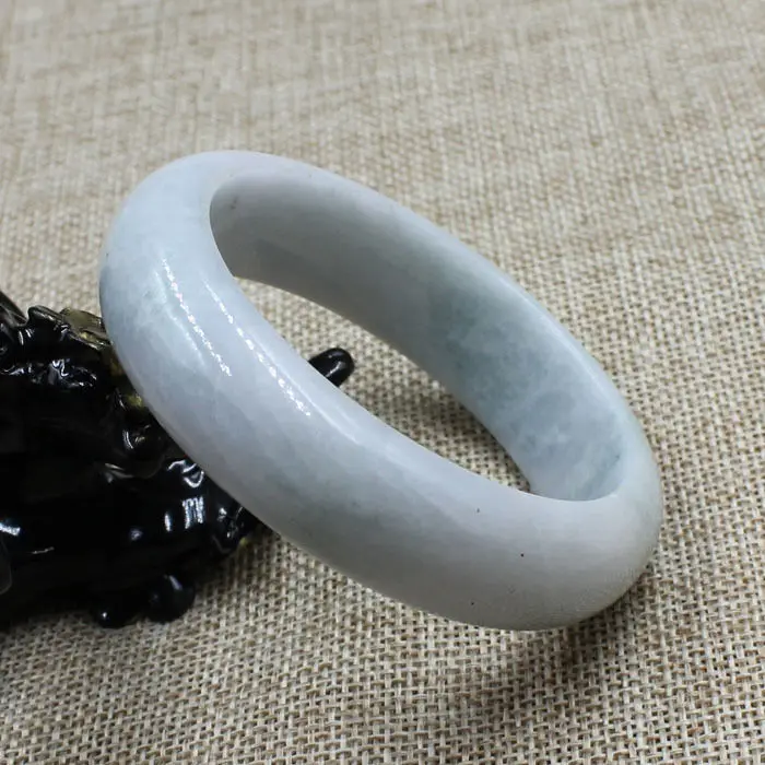 002950 Certified Grade "A" Natural Green Jadeite Jade Gems Bracelet Bangle 58mm 10.20 40
002950 Certified Grade "A" Natural Green Jadeite Jade Gems Bracelet Bangle 58mm 10.20 40
