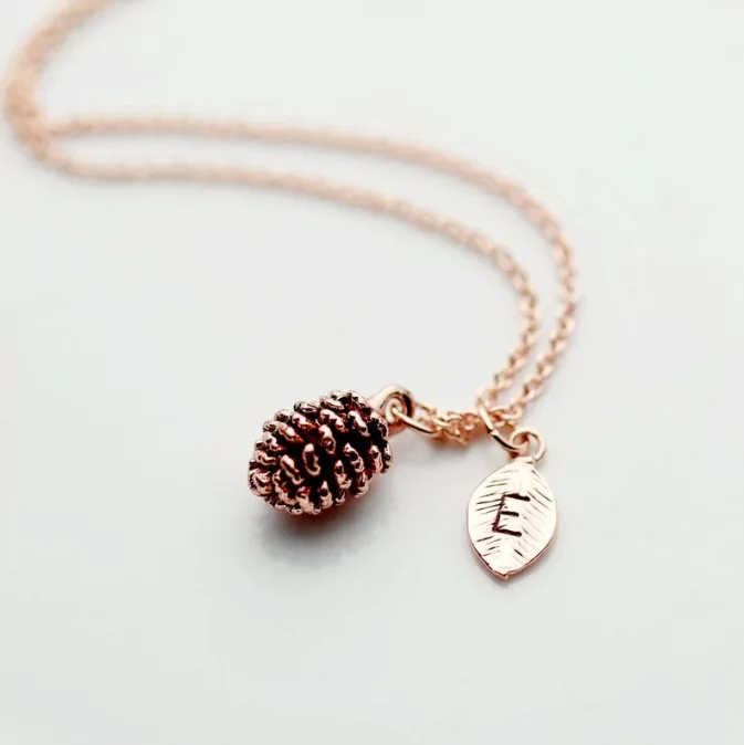 26 Letter Necklace Customized Pine cone Letter Name Chain Necklace Rose Gold Silver Color Initial Jewelry Fashion Love Gift Hot
26 Letter Necklace Customized Pine cone Letter Name Chain Necklace Rose Gold Silver Color Initial Jewelry Fashion Love Gift Hot